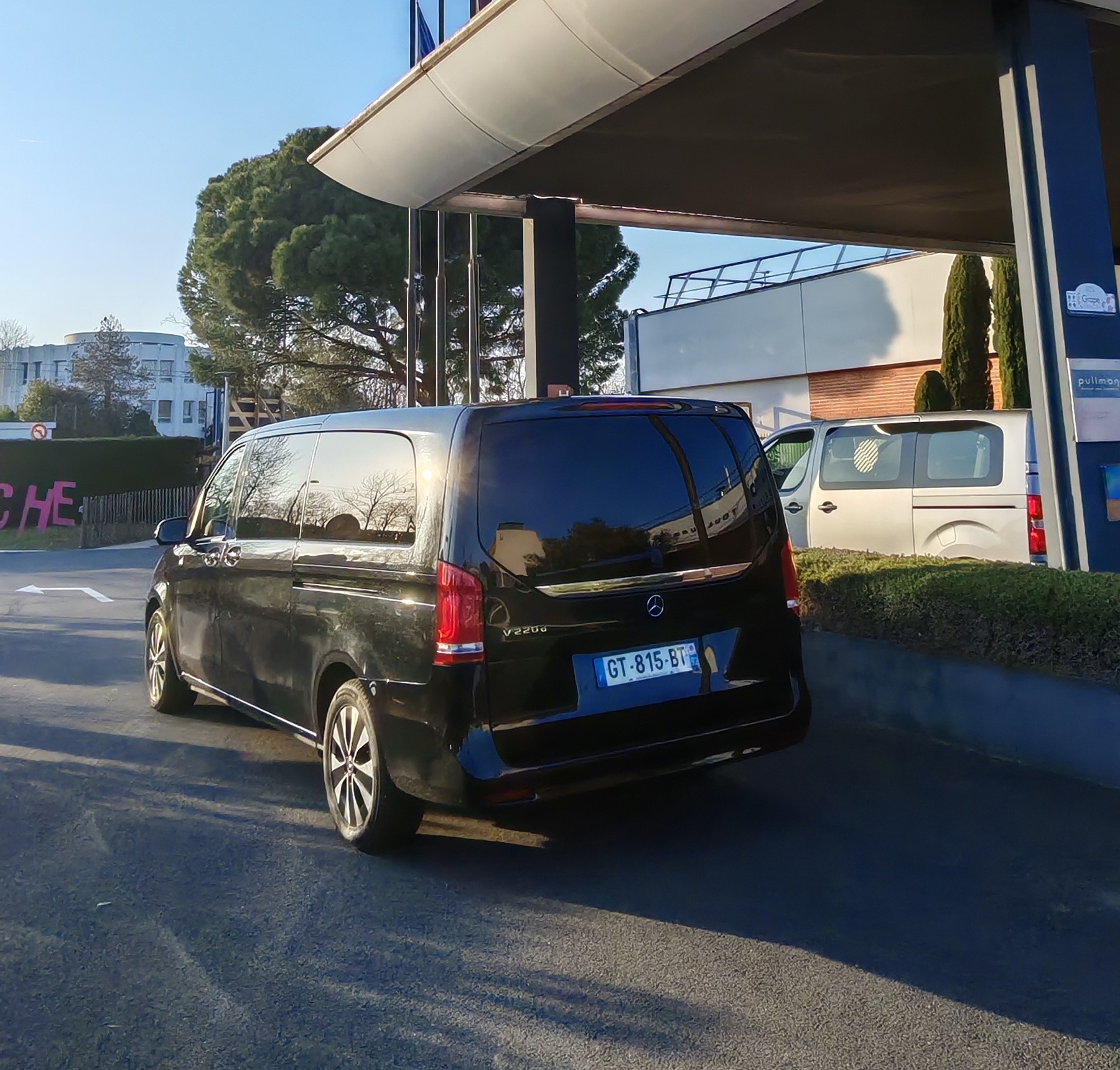 Mercedes Vito V 220d VTC premium Toulouse - Vue arrière spacieuse avec feux LED design